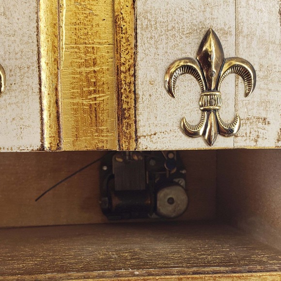 Vintage hand painted tole style wood gold jewelry music box - Picture 7 of 7